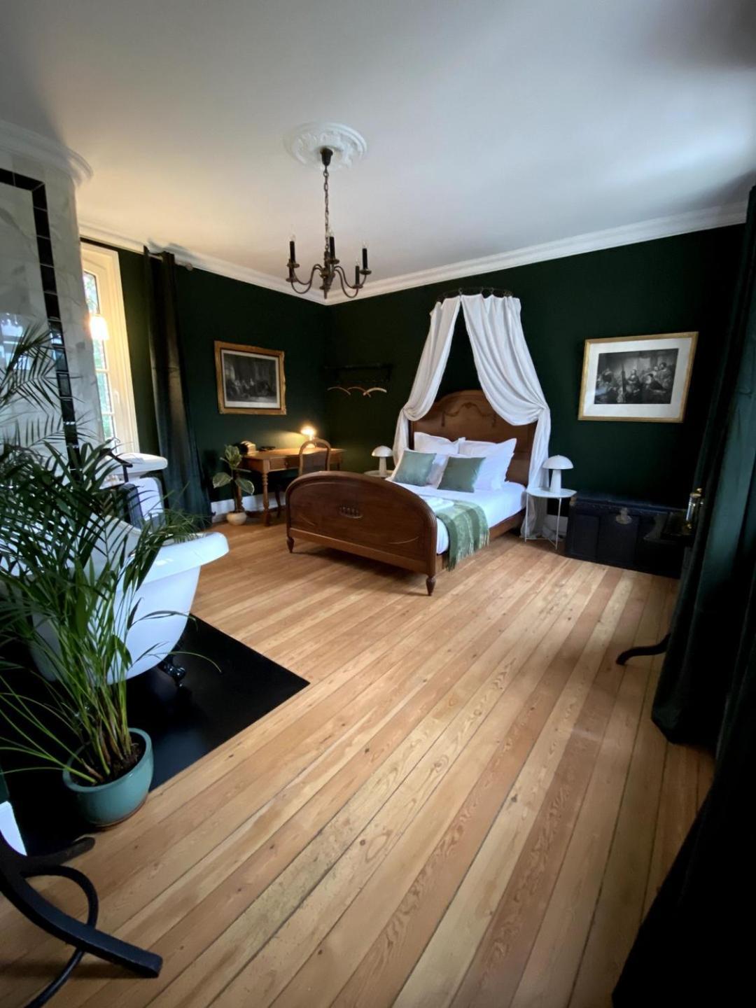 D'hotes Lou - Chateau Le Bas Bleu Homestay Quesnoy-le-Montant
