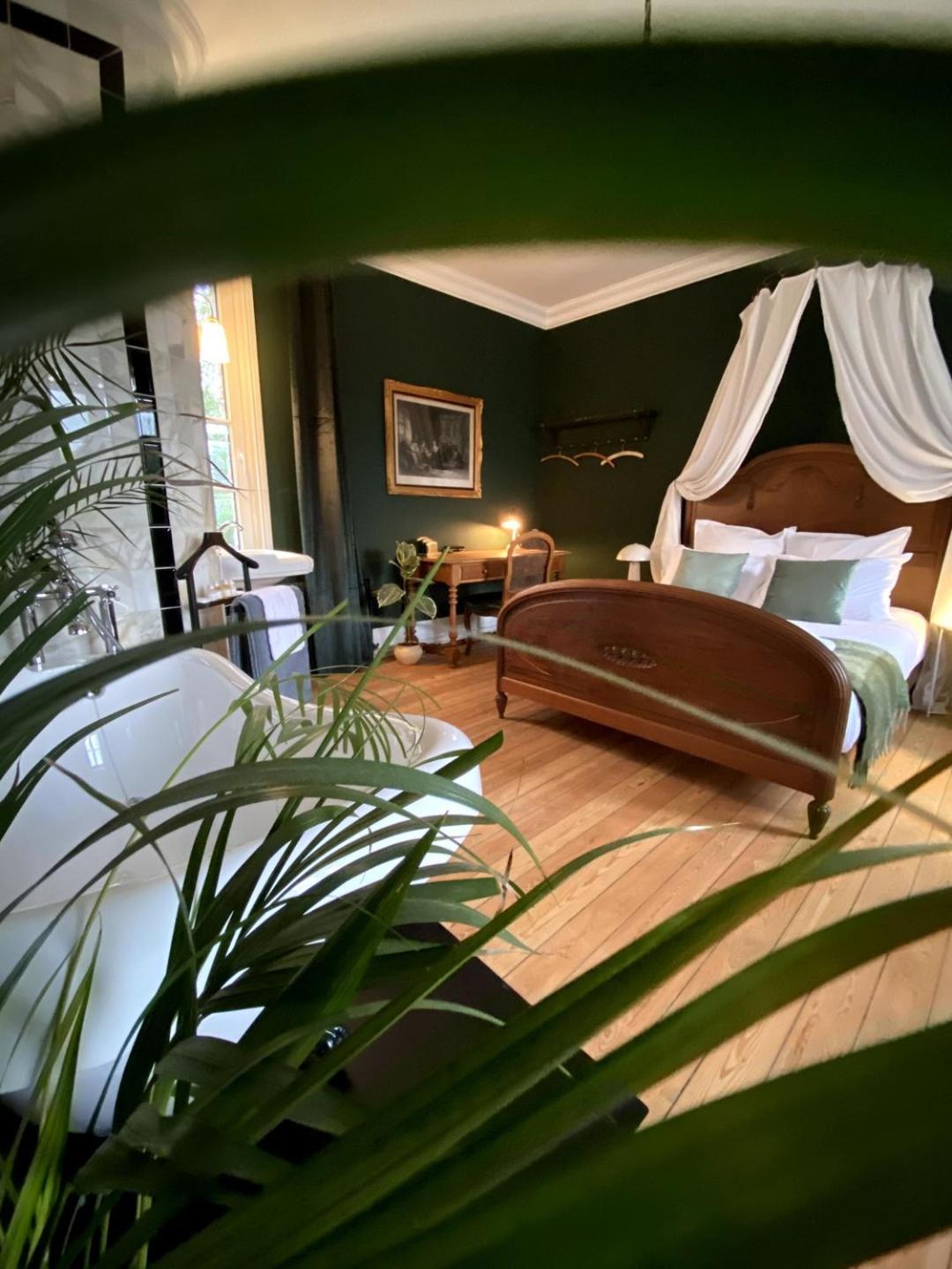 D'hotes Lou - Chateau Le Bas Bleu Homestay