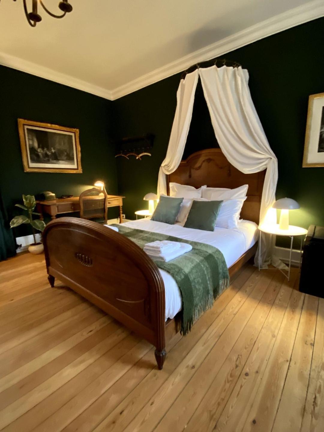 Homestay D'hotes Lou - Chateau Le Bas Bleu *