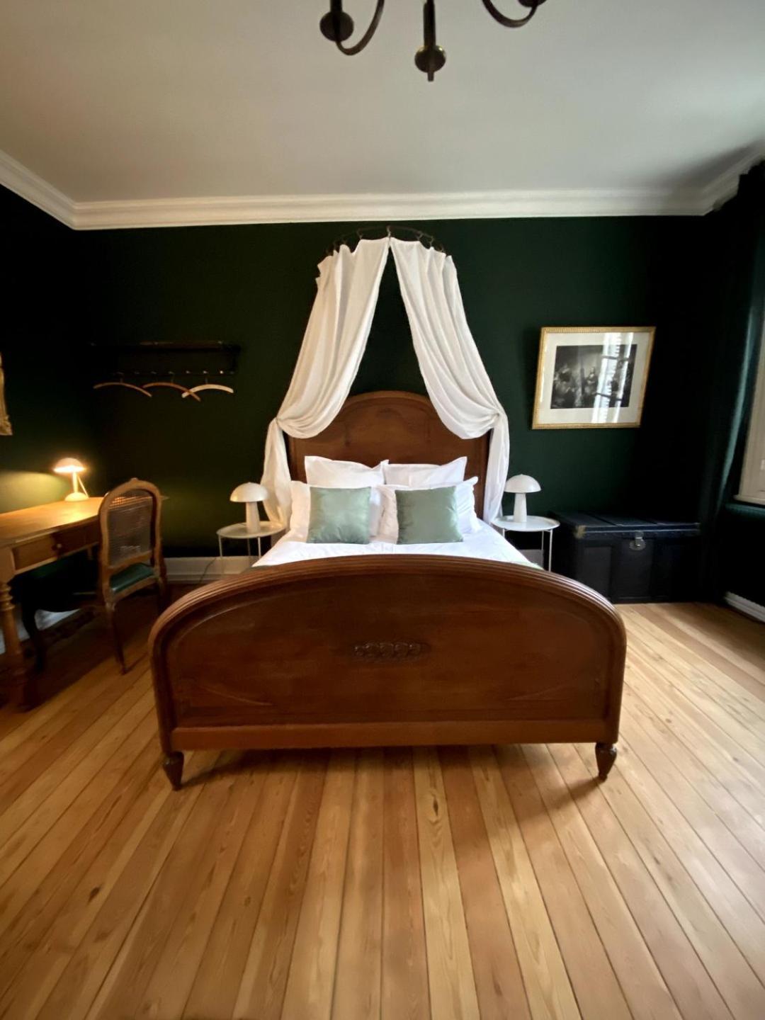 Homestay D'hotes Lou - Chateau Le Bas Bleu