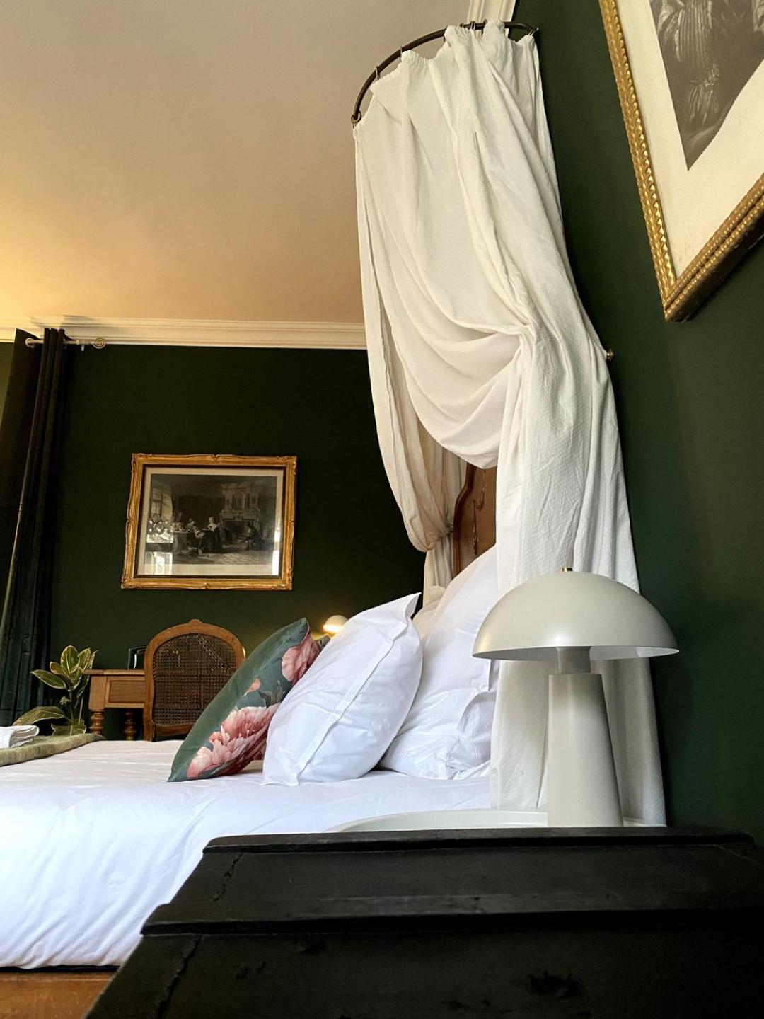 Homestay D'hotes Lou - Chateau Le Bas Bleu Quesnoy-le-Montant