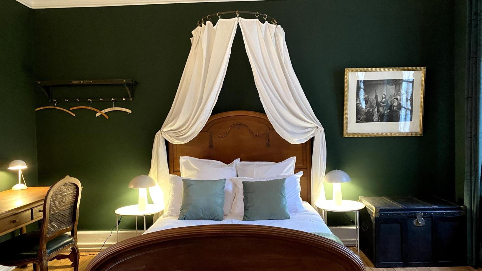 D'hotes Lou - Chateau Le Bas Bleu Homestay *