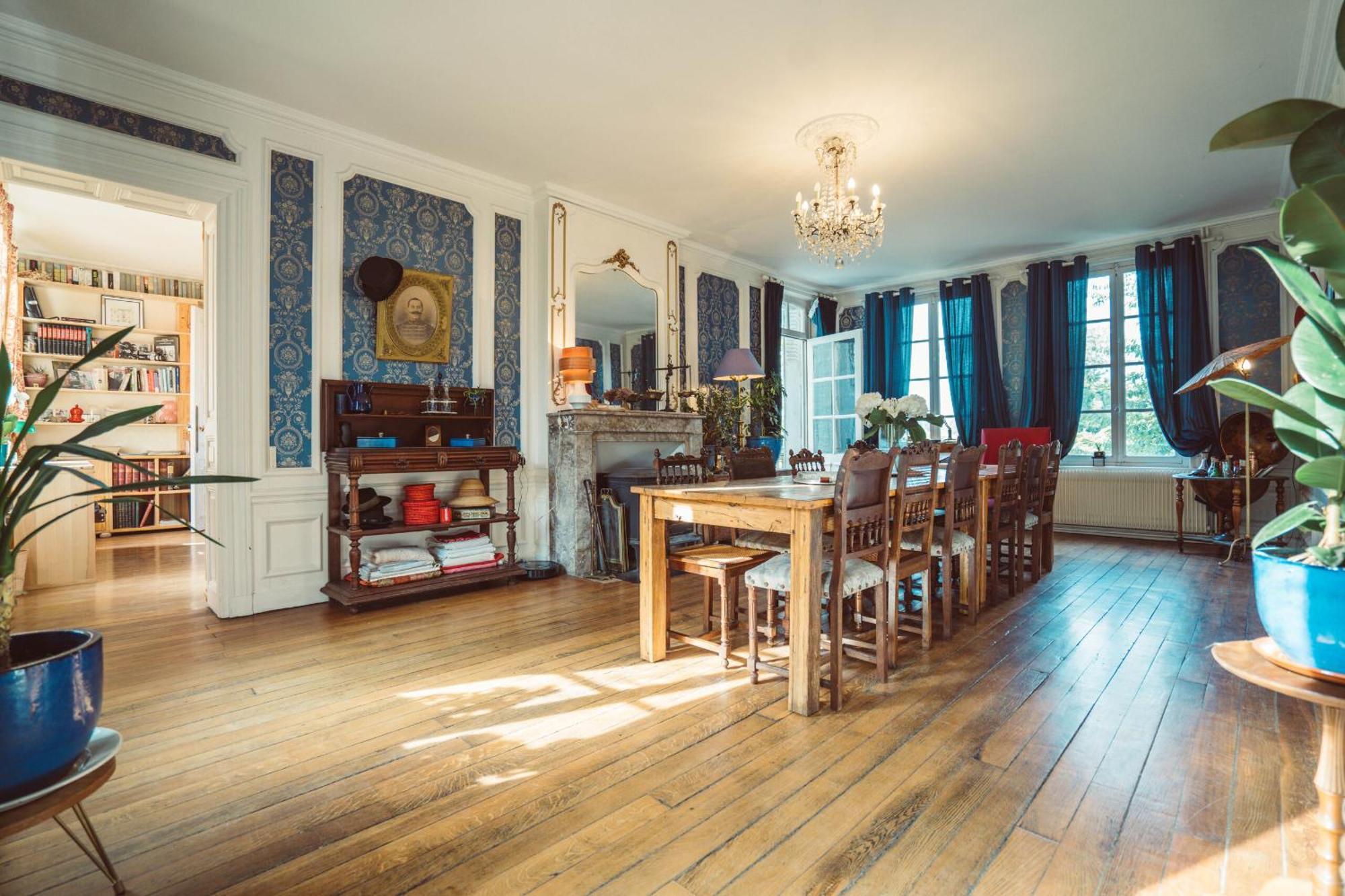 D'hotes Lou - Chateau Le Bas Bleu Homestay