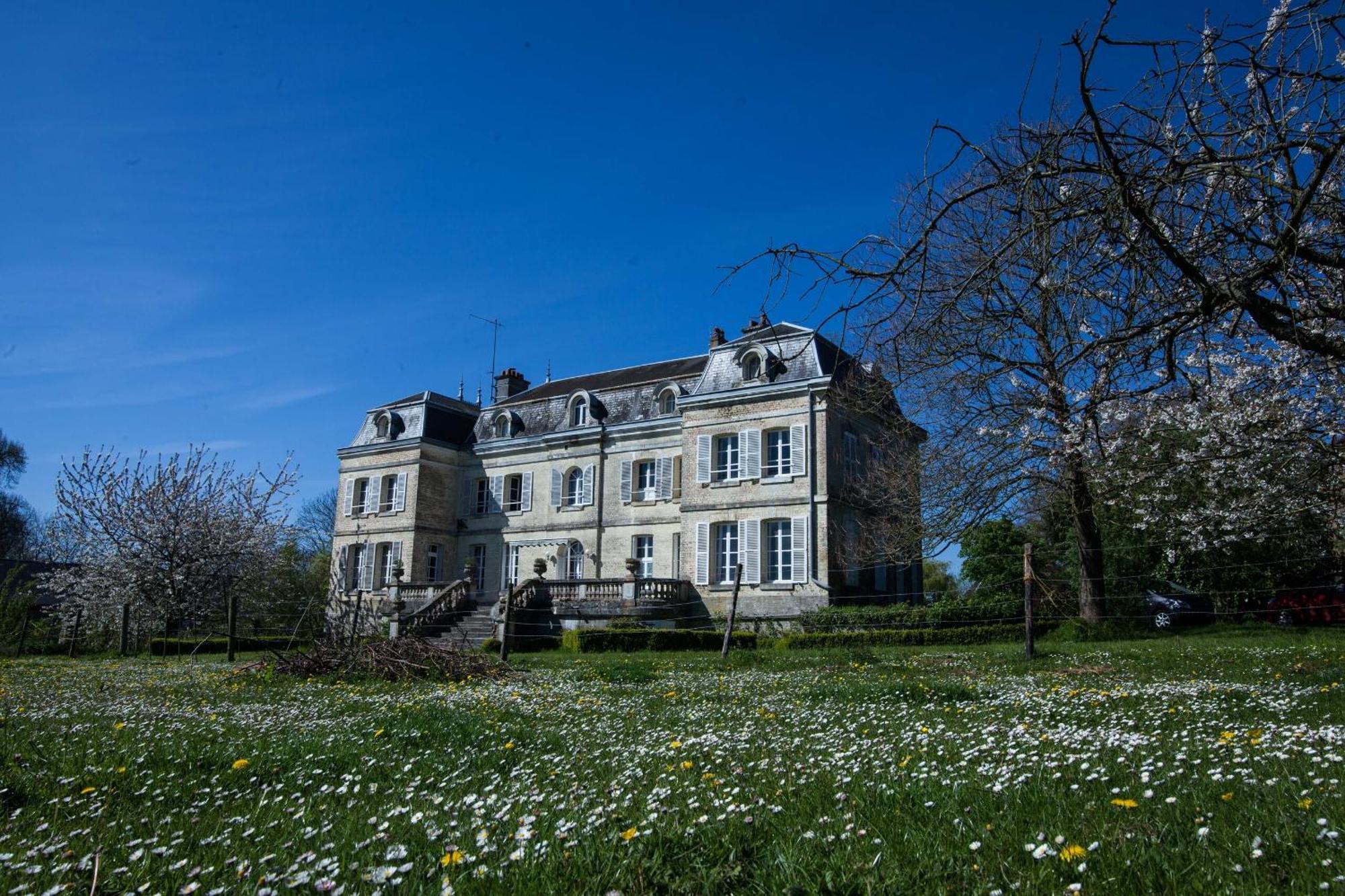 Homestay D'hotes Lou - Chateau Le Bas Bleu