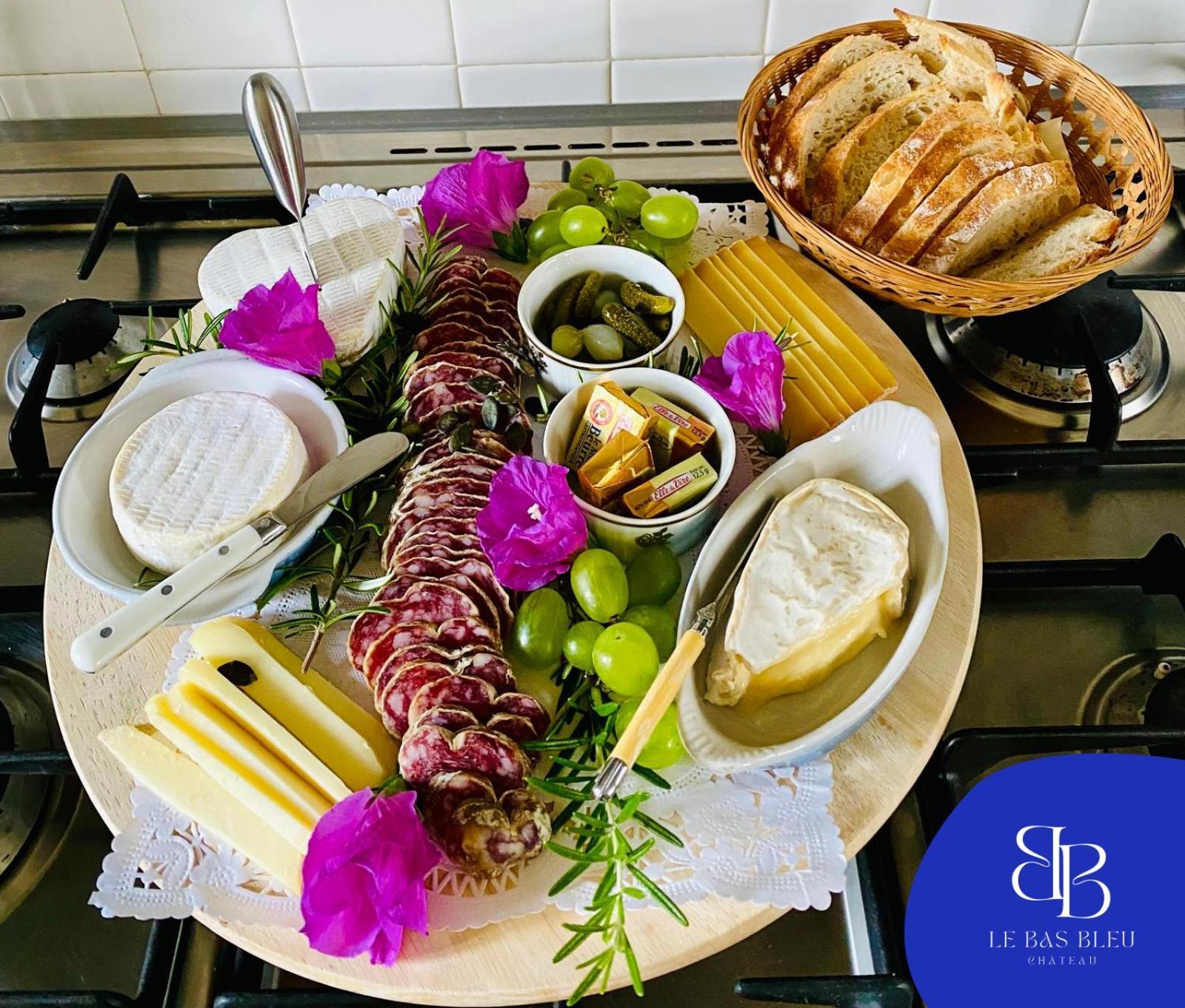 Homestay D'hotes Lou - Chateau Le Bas Bleu